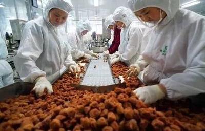 3000块彩礼独闯上海,靠卖零食狂赚80亿!成为零食第一股